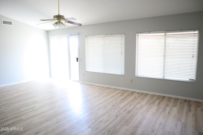 Foto del edificio - 8650 W Greenbrian Dr