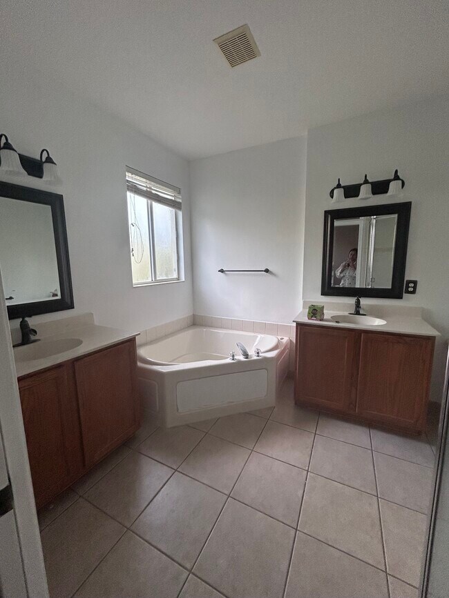Foto del edificio - 2866 S Oasis Dr
