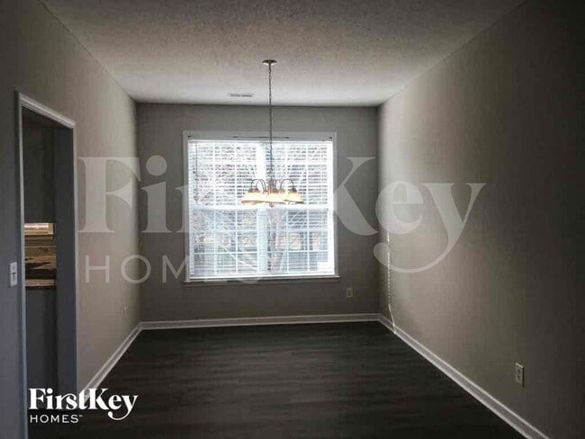 Building Photo - 2900 Hickman Ln