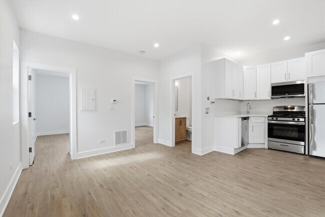 Foto del edificio - 3040 N Drake Ave