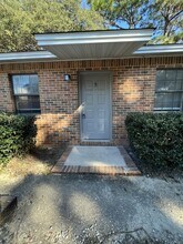 Building Photo - 830 Cardinal St