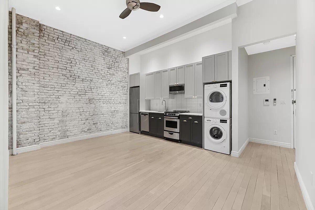 Primary Photo - 51 West 11th Street