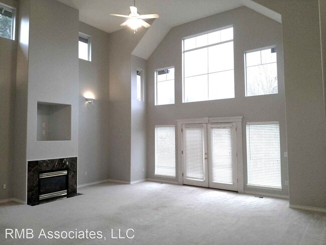 Building Photo - 4 br, 2.5 bath House - 8572 SW Charolette ...