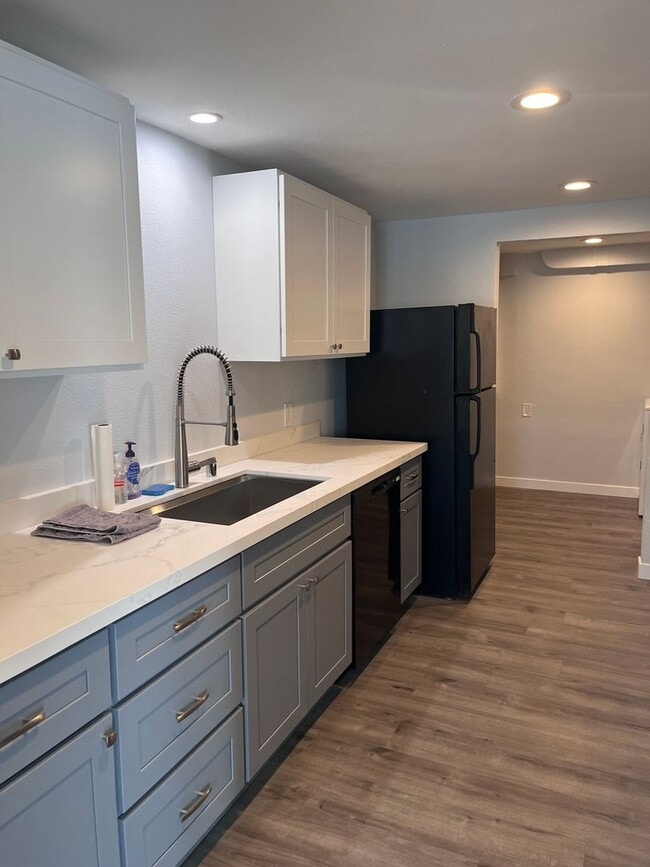 Building Photo - 5622 35th Ave E