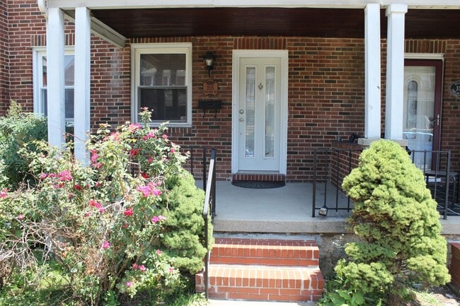 Building Photo - 3515 Parklawn Ave