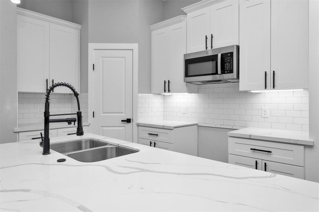 Foto principal - 6918A Dumble St