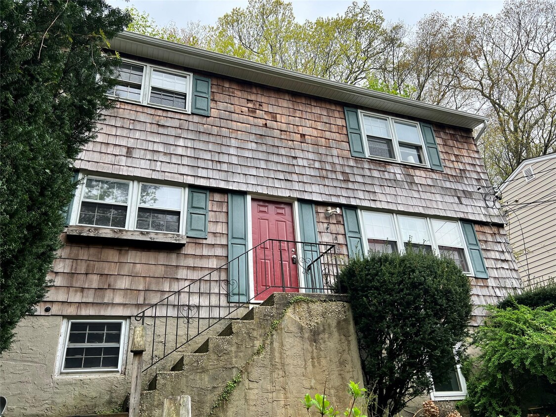 Primary Photo - 135 Waterside Ave
