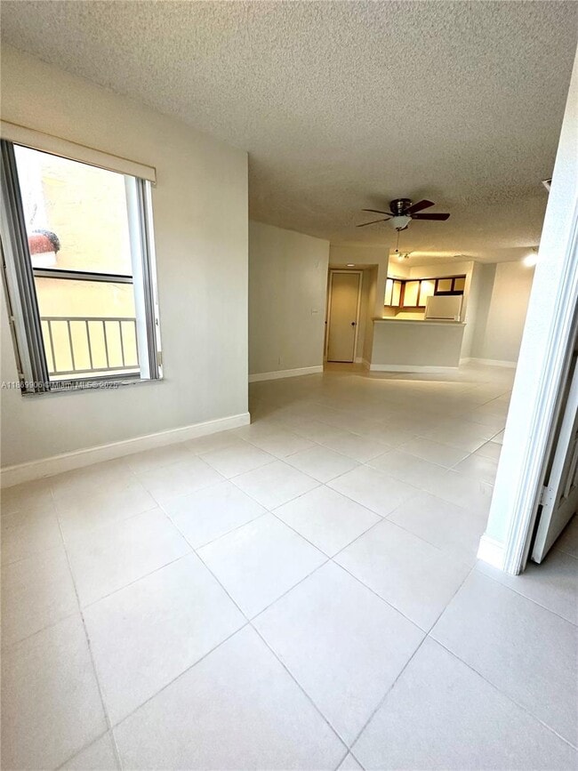 Foto del edificio - 3390 Pinewalk Dr N