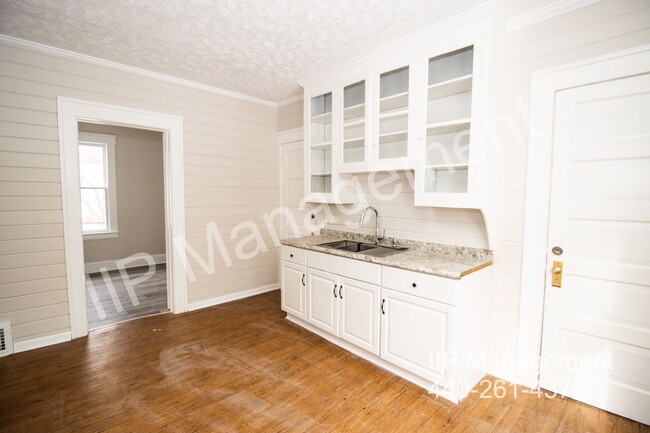 Foto del edificio - Stunning 2-Bedroom, 1-Bath Rental in Cleve...