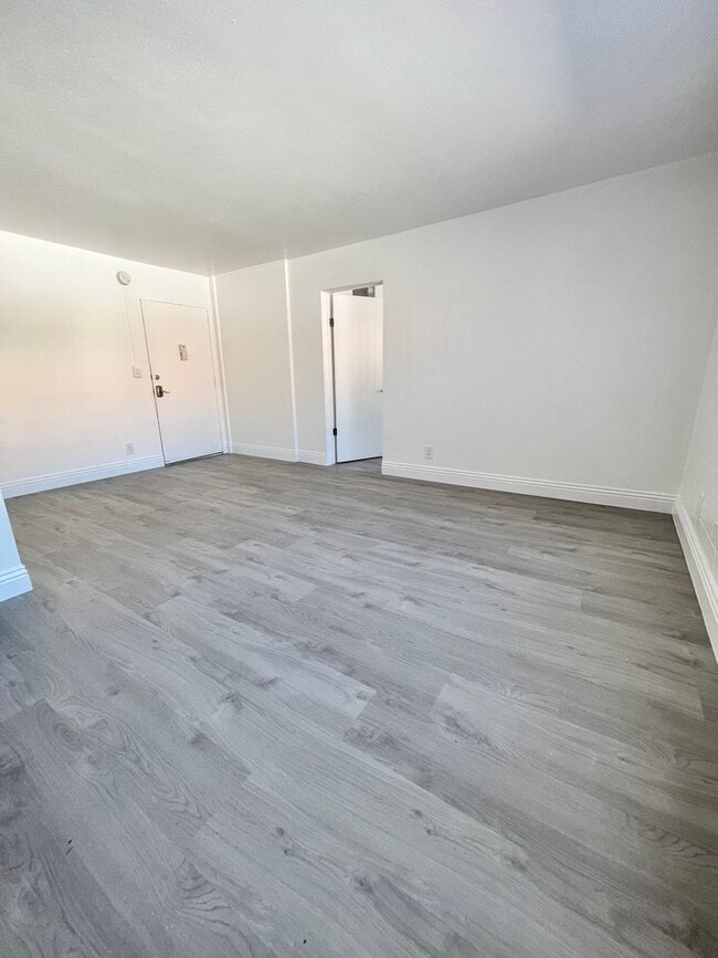 Interior Photo - The Orly on Orange