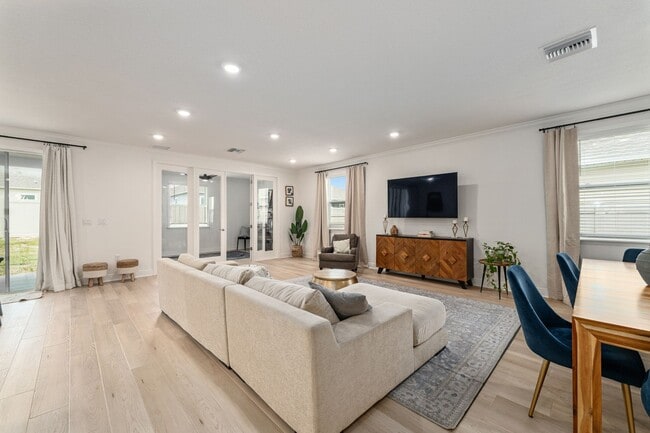 Building Photo - Luxurious Nearly-New 4-Bedroom 3-Bathroom Home in Avalon Woods, Newberry, FL