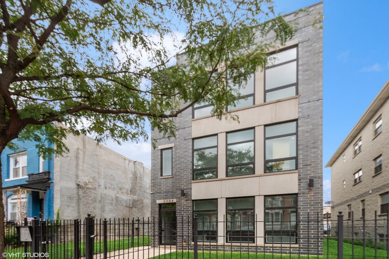 Foto principal - 2734 W Warren Blvd