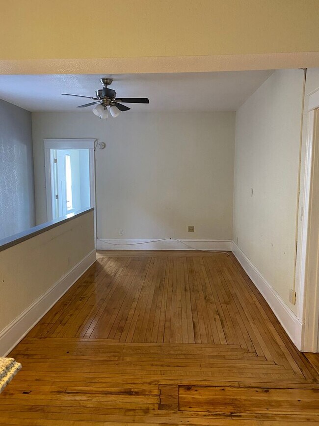Foto del edificio - 4 bedroom 2 bath available 9/1/2023
