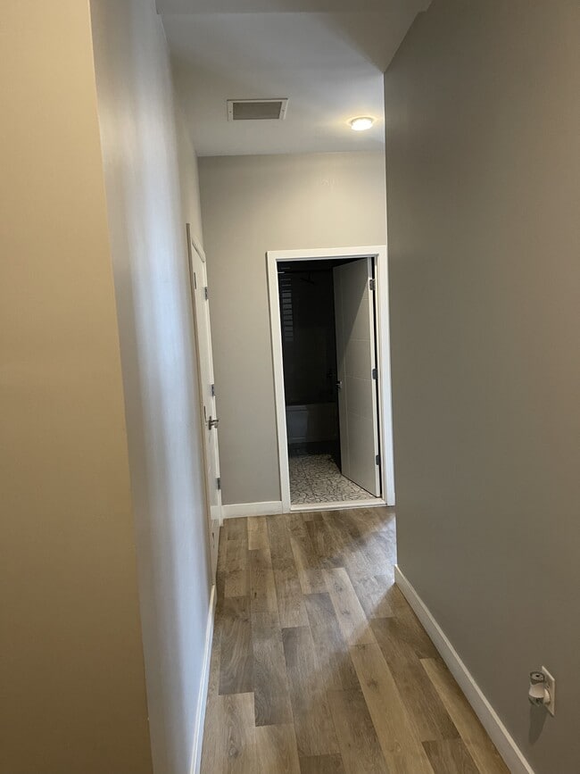 Foto del edificio - 99 W Main St