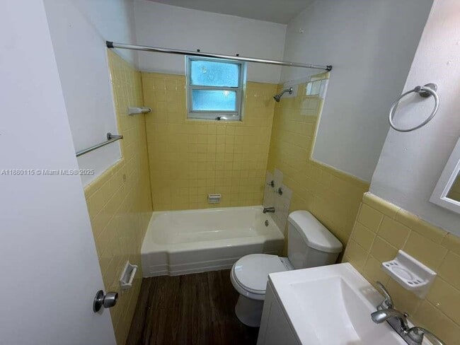 Building Photo - 2813 Dewey St