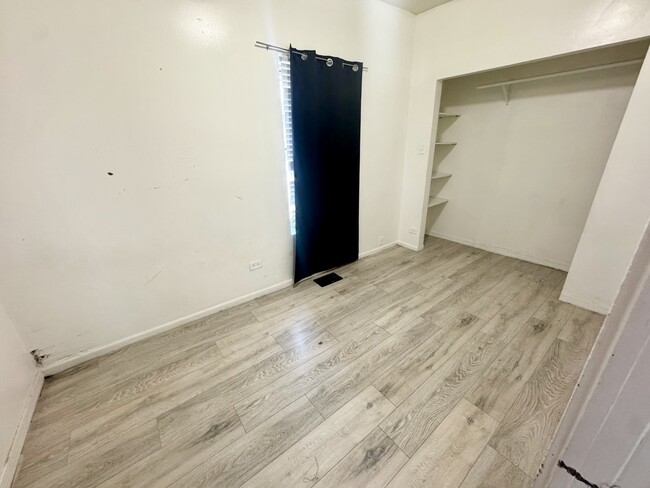 Building Photo - 1250 N Springfield Ave