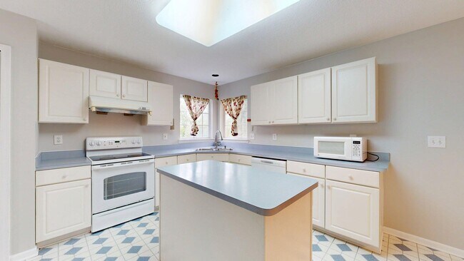 Building Photo - 4890 N Ridgeside Cir