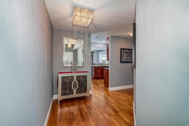 Foto del edificio - 2 bedroom in University City MO 63130