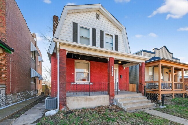 Foto del edificio - SECTION 8 WELCOME – 3BR Home with Covered Front Porch | $1,700