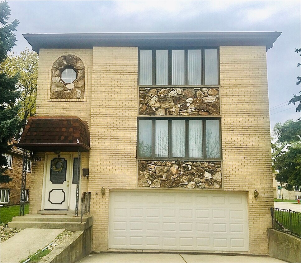 8442 Mcvicker Ave Unit 2, Morton Grove, IL 60053 Condo for Rent in