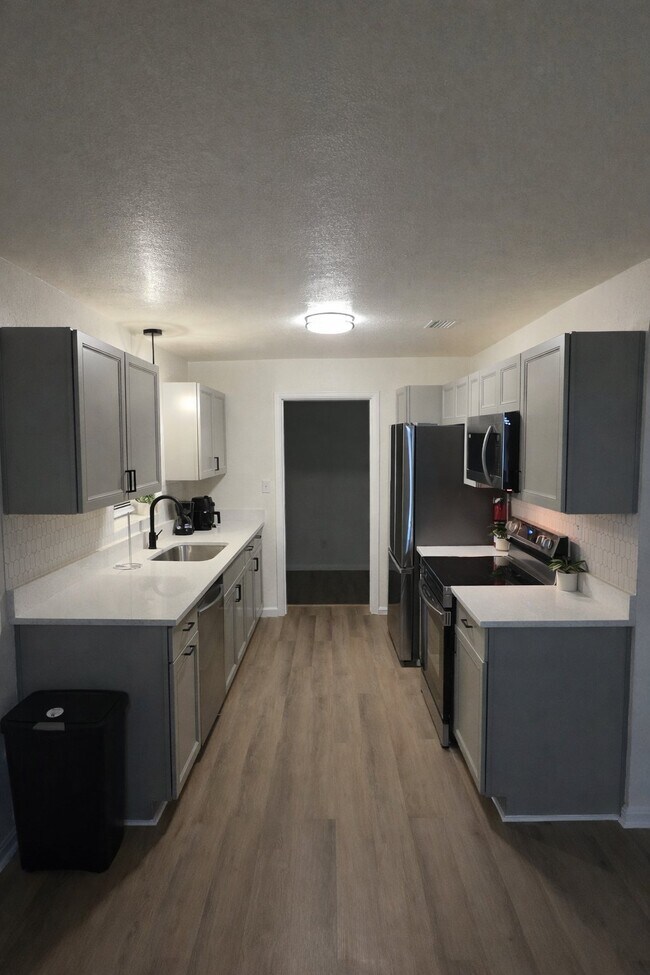 Foto del edificio - 527 NW 35th Ter