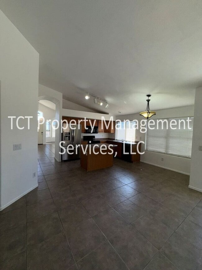 Building Photo - Spacious Move-In Ready Family Home in Mesq...