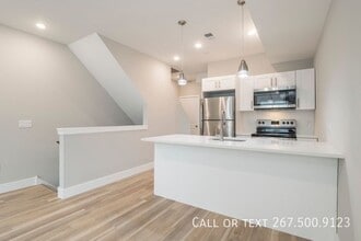 Building Photo - 2009 N Darien St