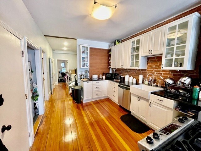 Building Photo - 163 Endicott St