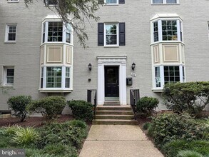 Building Photo - 806 S Arlington Mill Dr