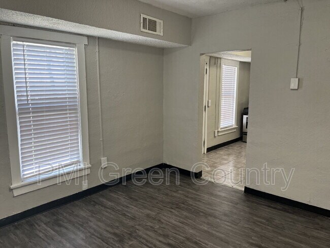 Building Photo - 100 N Franklin Ave