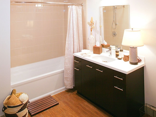 avalon venice on rose venice ca bath