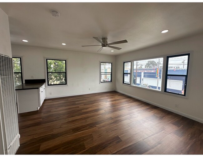 Foto del edificio - 2033 E 4th St