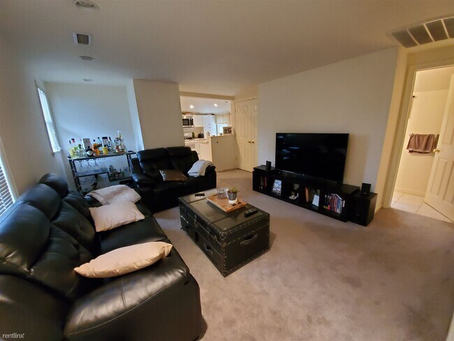 Building Photo - 1 br, 1 bath Condo - 100 Center St