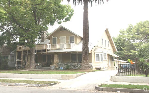 Foto principal - 1818 N Summit Ave