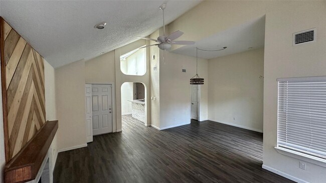 Building Photo - 4626 Green Trail Dr