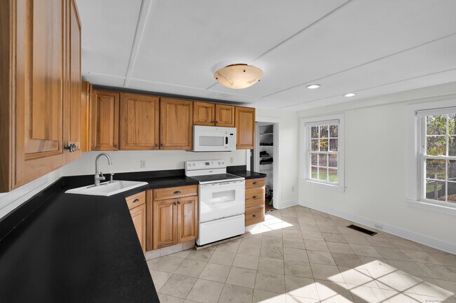 Foto del edificio - 945 Glastonbury Turnpike