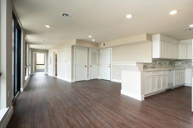 Foto del edificio - 242 Beacon Ave