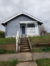 Building Photo - 760 SW Chehalis Ave