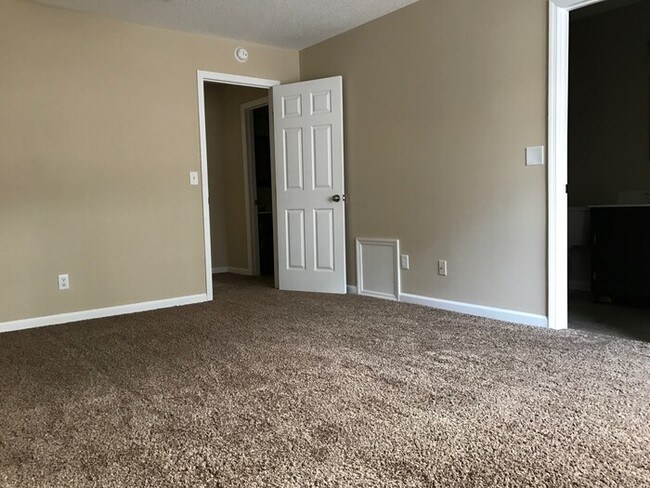 Building Photo - Beautiful Home! A Must See