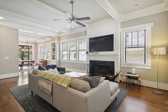 Foto del edificio - 519 N Highland Ave NE