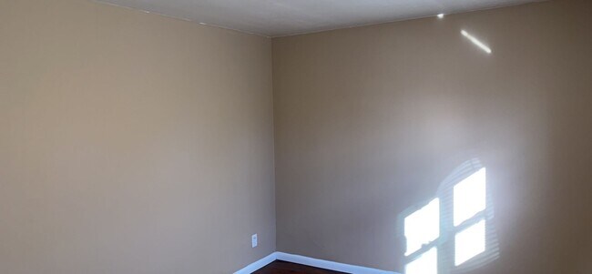 Building Photo - 8631 Butler Warren Rd 3BR/1BA (West Chester)