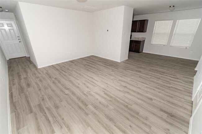 Foto del edificio - 17303 Desmond St