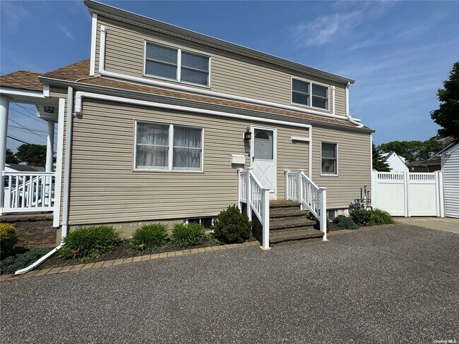 Building Photo - 214 44th St