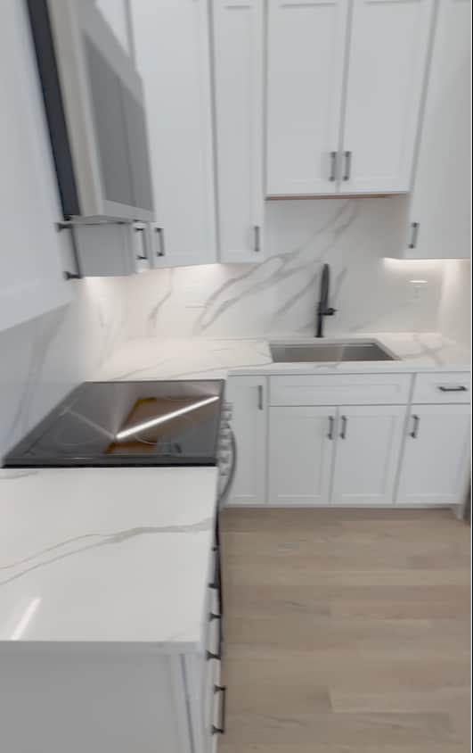 Primary Photo - 464 Beacon St