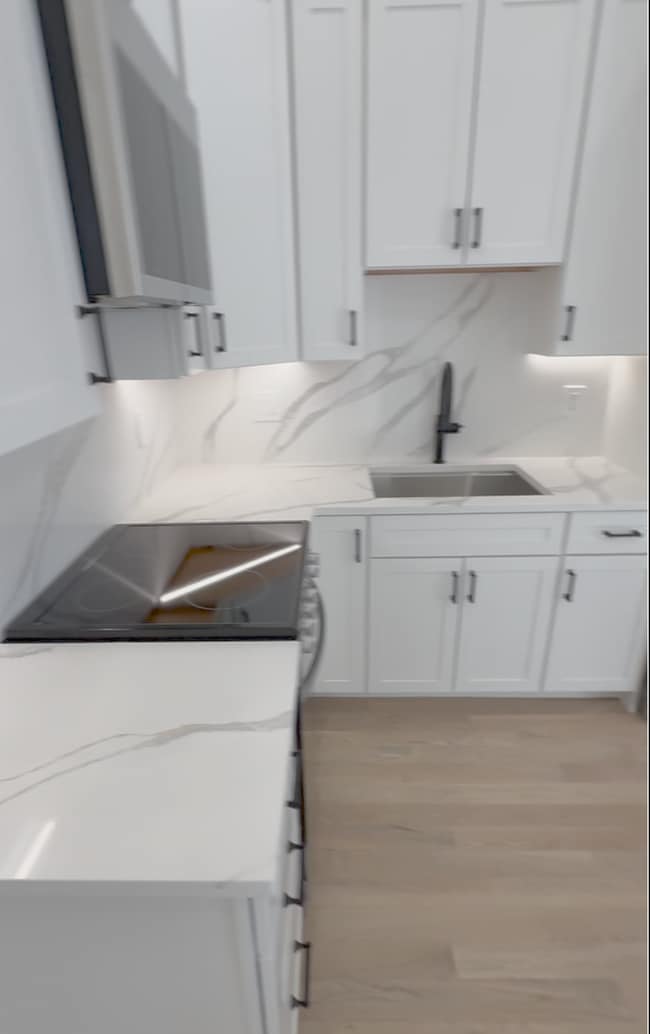 Building Photo - 464 Beacon St