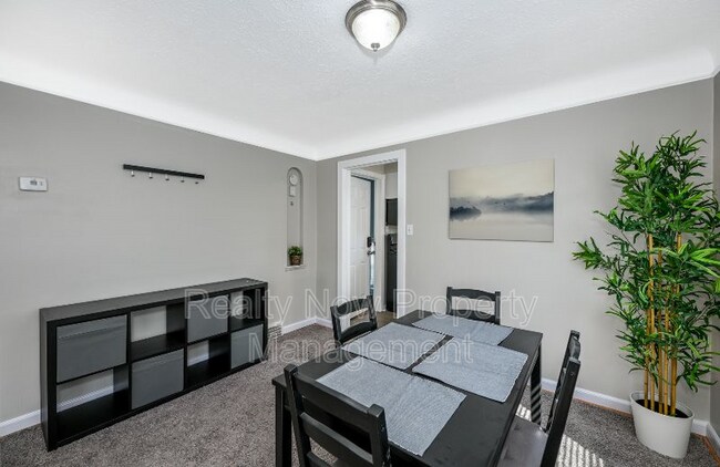 Foto del edificio - 13641 Cedar Rd