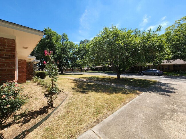Photo - 6 Bedrooms with Boat or RV Parking! House