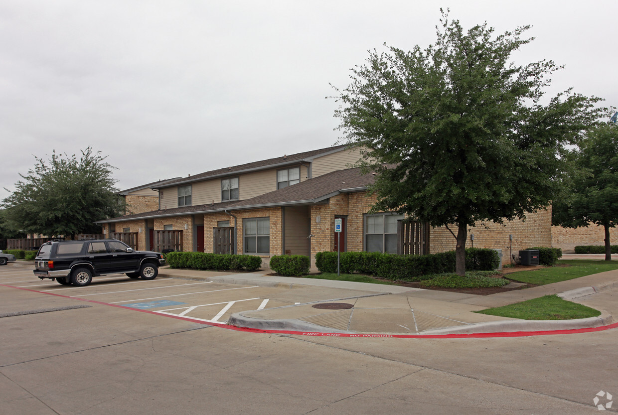 Foto del edificio - Roseland Townhomes