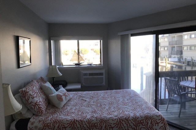 Dormitorio con vistas al mar - 1919 Bay Blvd