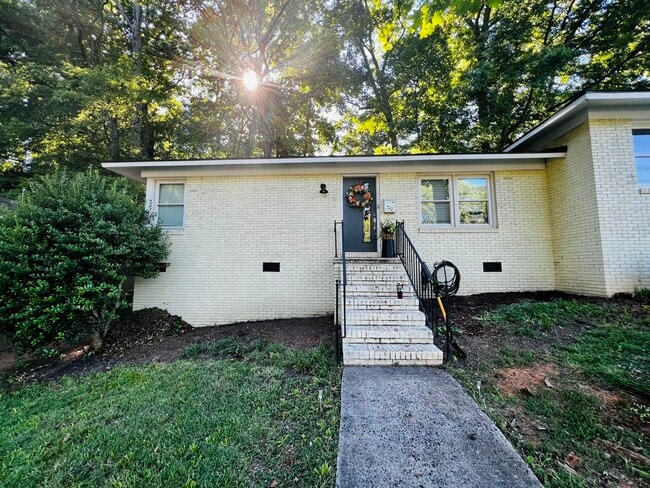 Building Photo - 1702 Herrin Ave